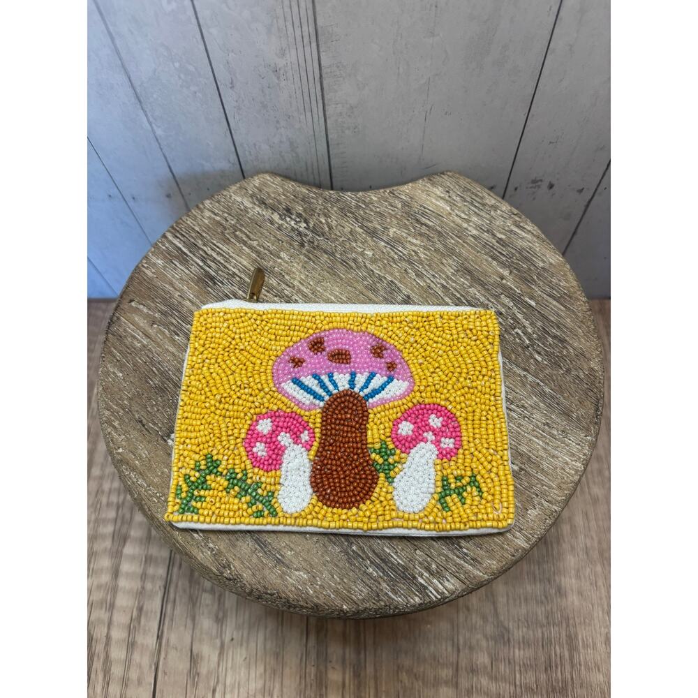 Beaded Yellow Coin Purse Mushrooms Summer  Womens Travel Pouch NEW! - Picture 2 of 4